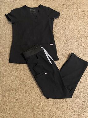 Figs Women's Black Scrub Top and Black Jogger Pants